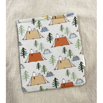 Funda Protectora para Ebook "Snoopy Camping" con bolsillo