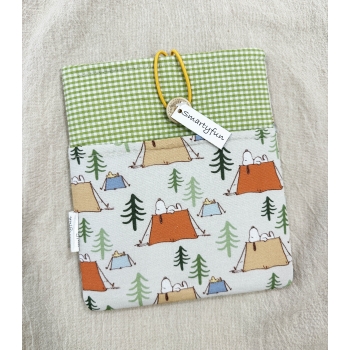Funda Protectora para Ebook "Snoopy Camping" con bolsillo